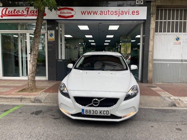 VOLVO V40 2.0 KINETIC