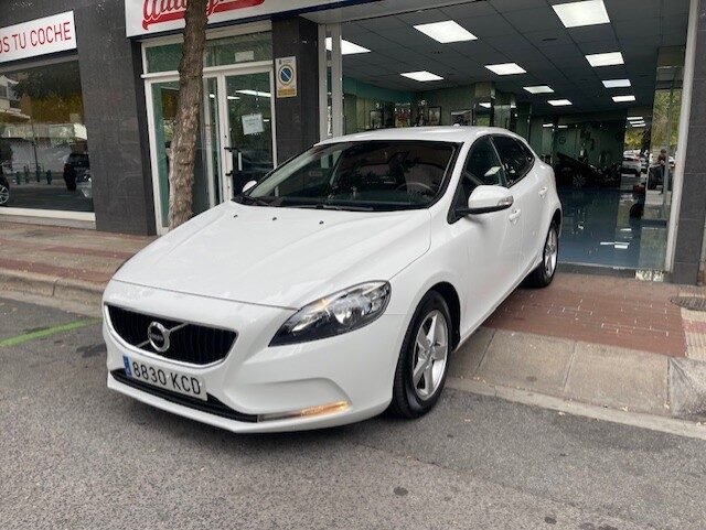 VOLVO V40 2.0 KINETIC