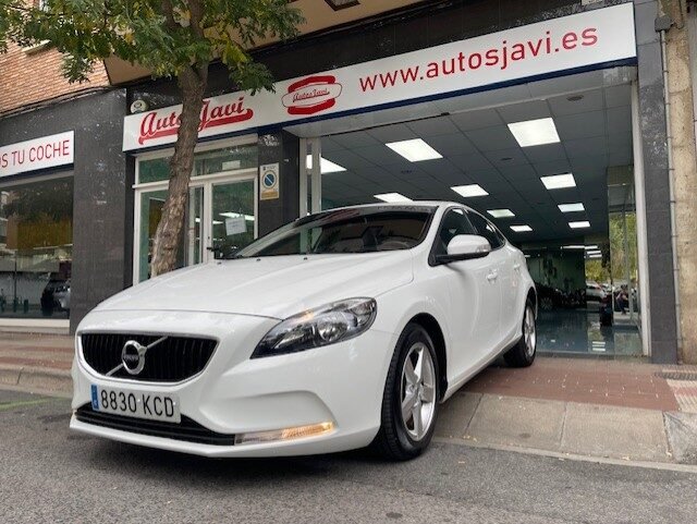 VOLVO V40 2.0 KINETIC
