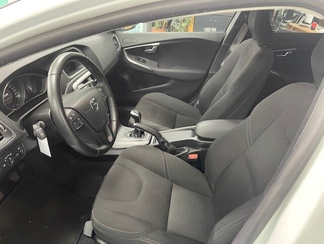 VOLVO V40 2.0 KINETIC