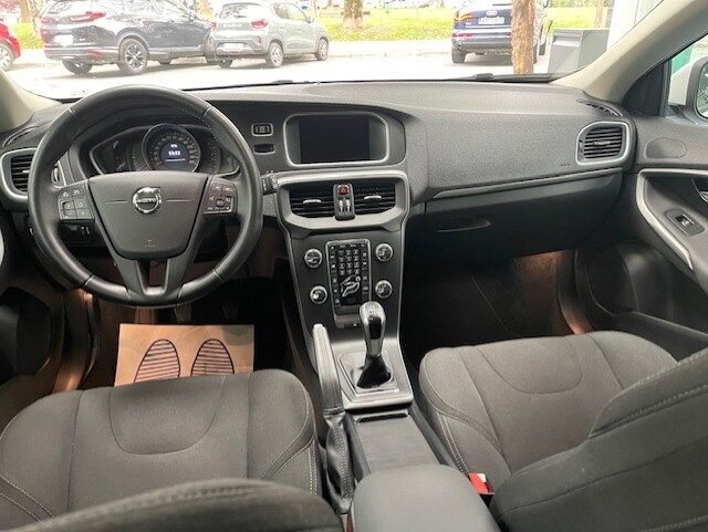 VOLVO V40 2.0 KINETIC